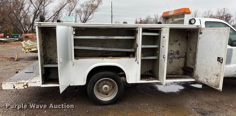 image for item EV3339 2006 Ford F550 XL Super Duty utility / service truck