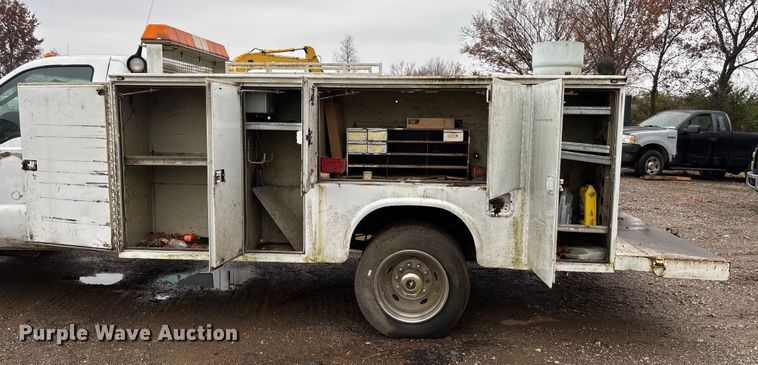 image for item EV3339 2006 Ford F550 XL Super Duty utility / service truck