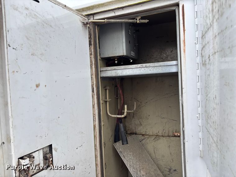 image for item EV3339 2006 Ford F550 XL Super Duty utility / service truck