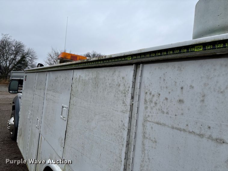 image for item EV3339 2006 Ford F550 XL Super Duty utility / service truck