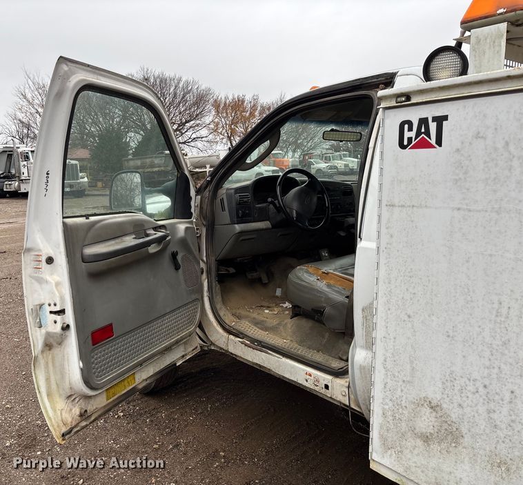 image for item EV3339 2006 Ford F550 XL Super Duty utility / service truck