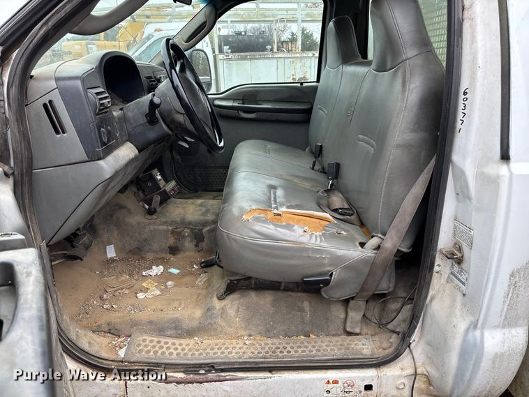 image for item EV3339 2006 Ford F550 XL Super Duty utility / service truck