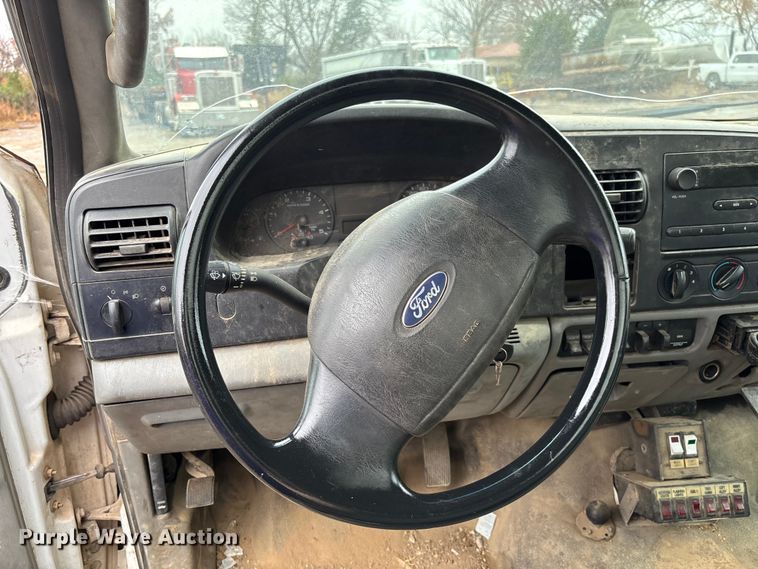 image for item EV3339 2006 Ford F550 XL Super Duty utility / service truck