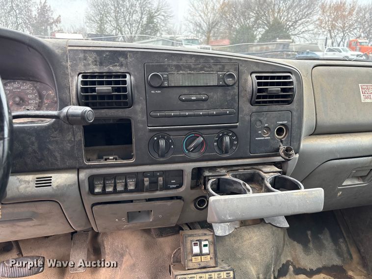 image for item EV3339 2006 Ford F550 XL Super Duty utility / service truck