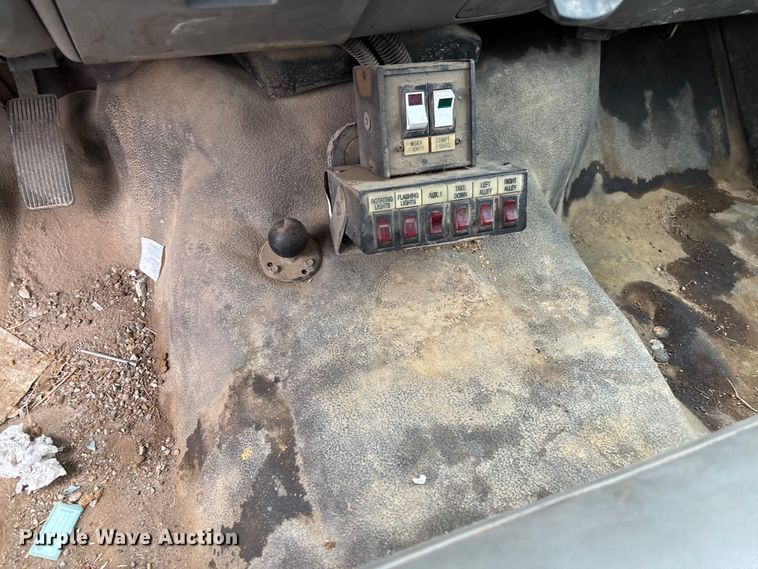 image for item EV3339 2006 Ford F550 XL Super Duty utility / service truck