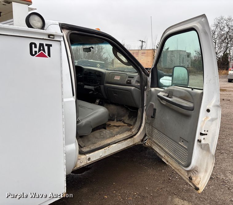 image for item EV3339 2006 Ford F550 XL Super Duty utility / service truck
