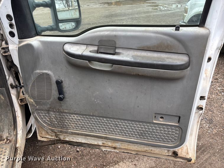 image for item EV3339 2006 Ford F550 XL Super Duty utility / service truck