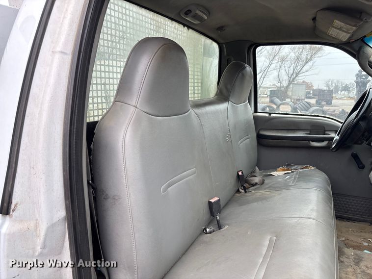 image for item EV3339 2006 Ford F550 XL Super Duty utility / service truck