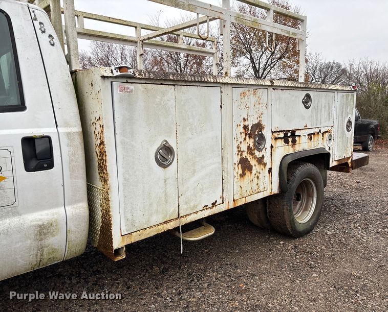 image for item EV3340 2008 Ford F350 XL Super Duty utility bed pickup truck