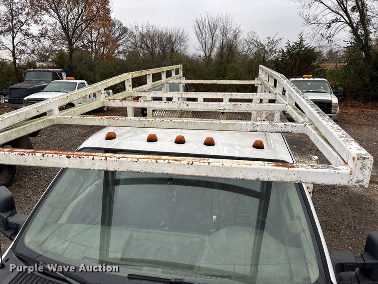 image for item EV3340 2008 Ford F350 XL Super Duty utility bed pickup truck