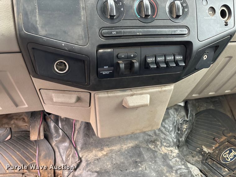 image for item EV3340 2008 Ford F350 XL Super Duty utility bed pickup truck