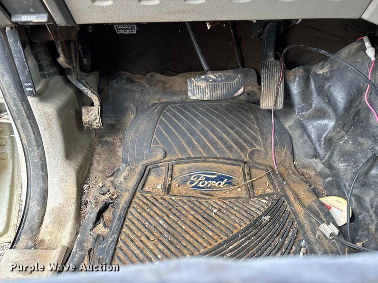 image for item EV3340 2008 Ford F350 XL Super Duty utility bed pickup truck