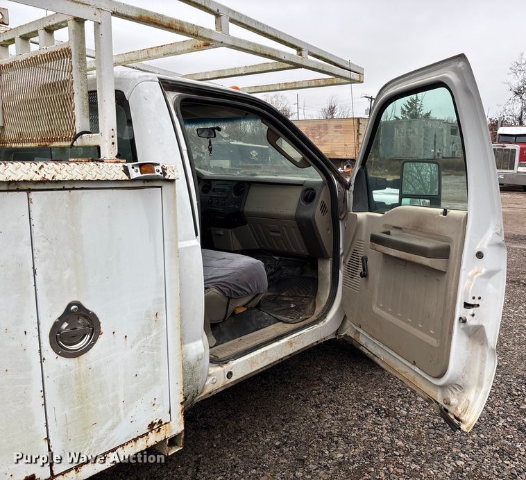 image for item EV3340 2008 Ford F350 XL Super Duty utility bed pickup truck