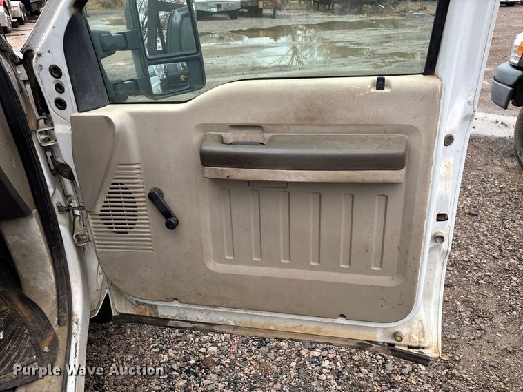 image for item EV3340 2008 Ford F350 XL Super Duty utility bed pickup truck