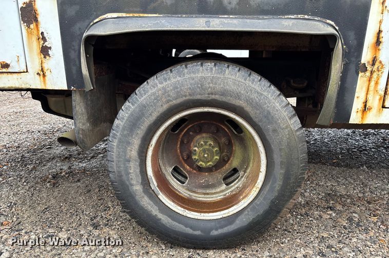 image for item EV3340 2008 Ford F350 XL Super Duty utility bed pickup truck