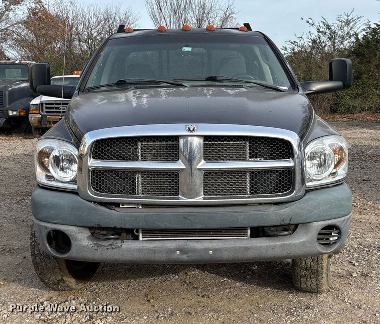 image for item EV3341 2006 Dodge Ram 3500 Quad Cab flatbed pickup truck