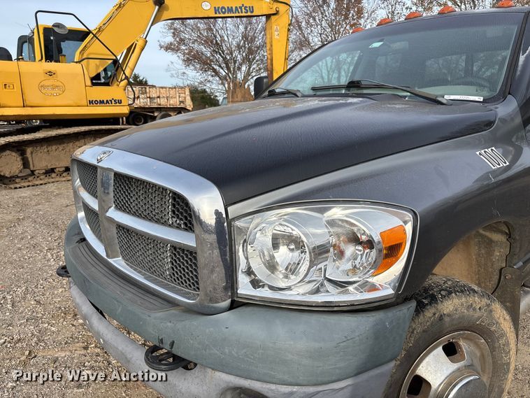 image for item EV3341 2006 Dodge Ram 3500 Quad Cab flatbed pickup truck