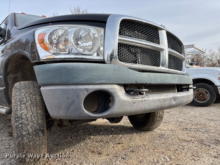 image for item EV3341 2006 Dodge Ram 3500 Quad Cab flatbed pickup truck