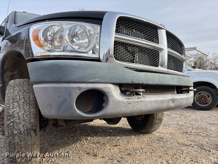 image for item EV3341 2006 Dodge Ram 3500 Quad Cab flatbed pickup truck