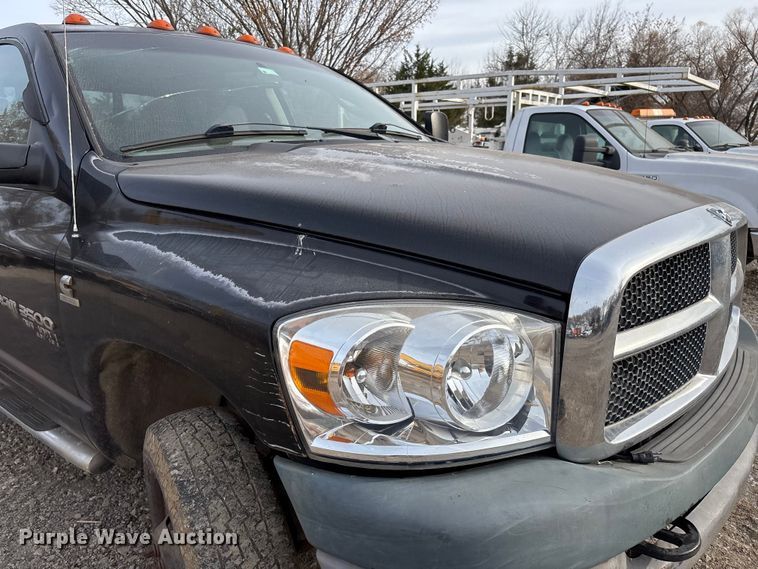 image for item EV3341 2006 Dodge Ram 3500 Quad Cab flatbed pickup truck