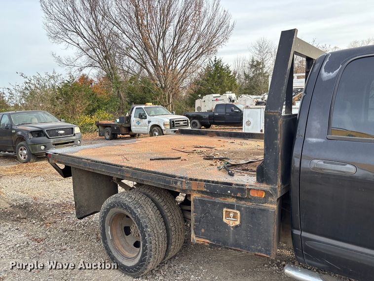 image for item EV3341 2006 Dodge Ram 3500 Quad Cab flatbed pickup truck