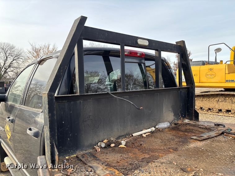 image for item EV3341 2006 Dodge Ram 3500 Quad Cab flatbed pickup truck