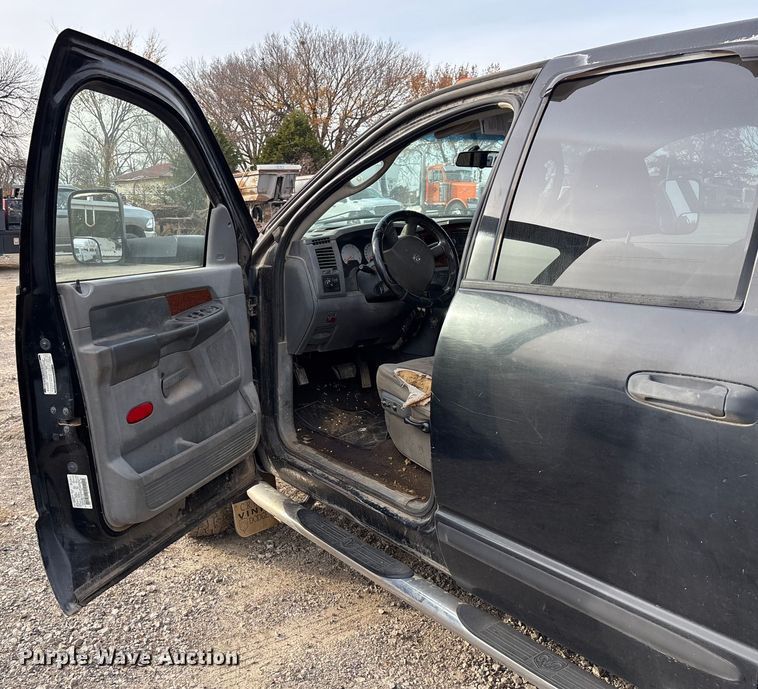 image for item EV3341 2006 Dodge Ram 3500 Quad Cab flatbed pickup truck