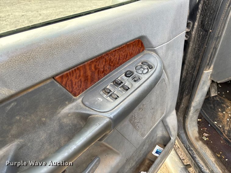 image for item EV3341 2006 Dodge Ram 3500 Quad Cab flatbed pickup truck