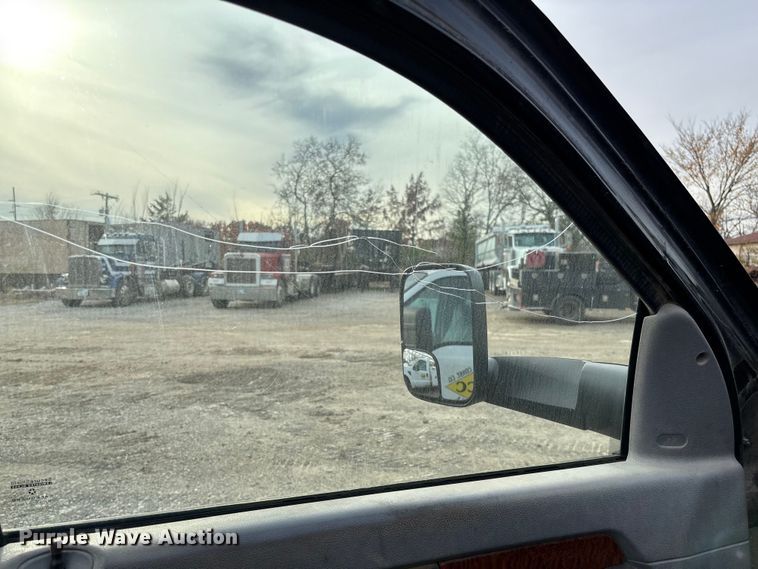 image for item EV3341 2006 Dodge Ram 3500 Quad Cab flatbed pickup truck