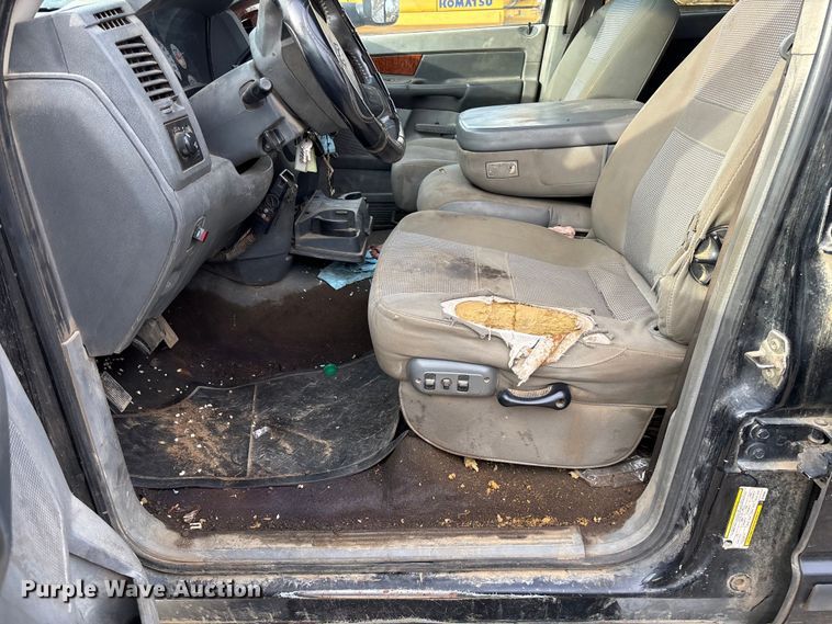 image for item EV3341 2006 Dodge Ram 3500 Quad Cab flatbed pickup truck