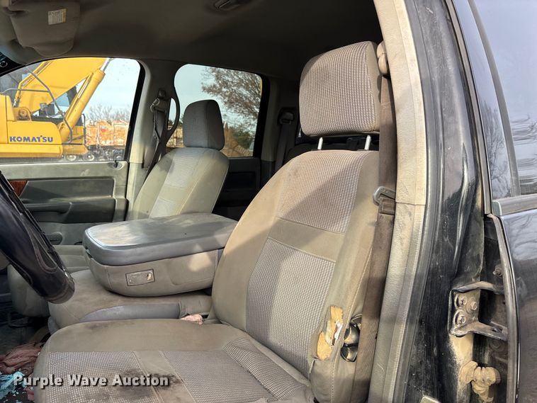 image for item EV3341 2006 Dodge Ram 3500 Quad Cab flatbed pickup truck