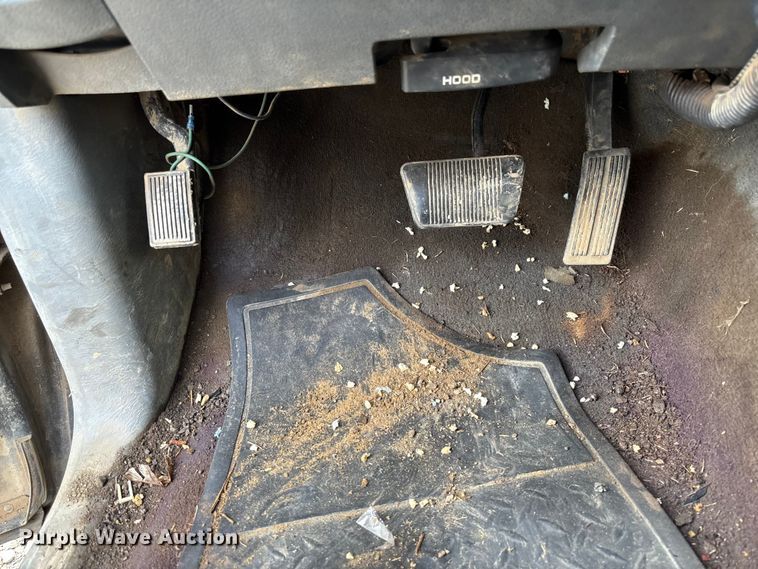 image for item EV3341 2006 Dodge Ram 3500 Quad Cab flatbed pickup truck