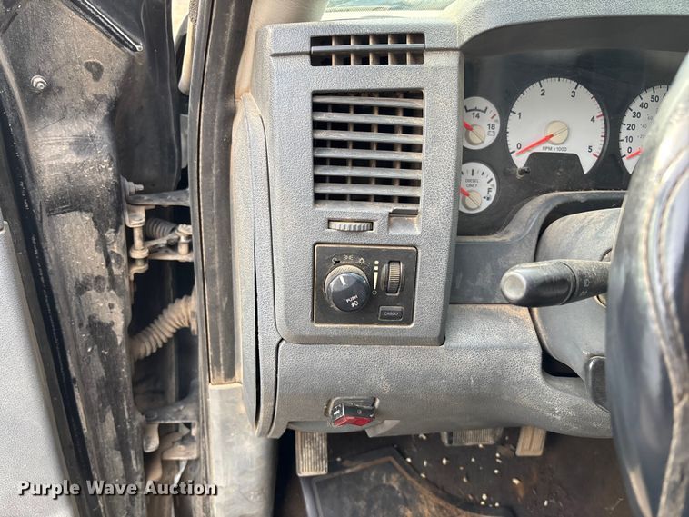 image for item EV3341 2006 Dodge Ram 3500 Quad Cab flatbed pickup truck