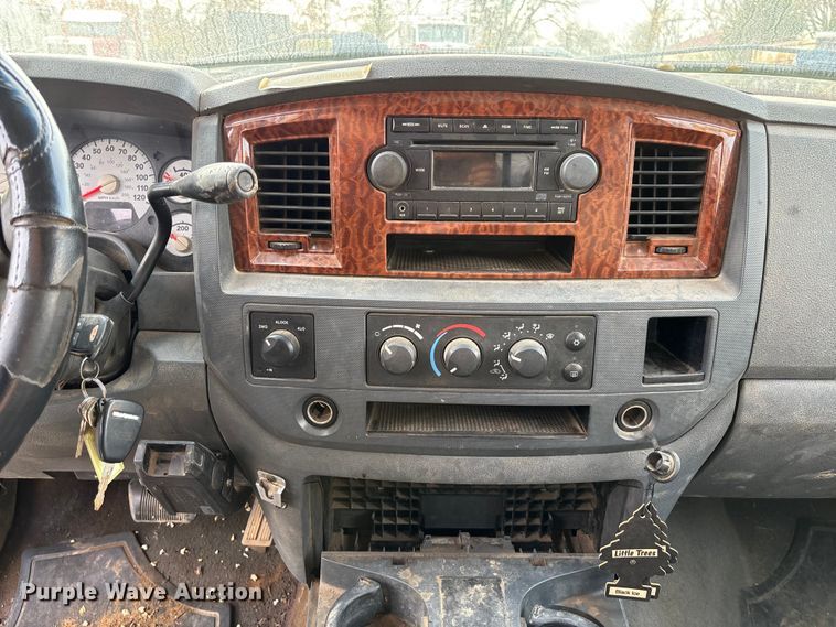 image for item EV3341 2006 Dodge Ram 3500 Quad Cab flatbed pickup truck