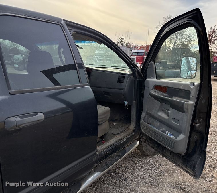 image for item EV3341 2006 Dodge Ram 3500 Quad Cab flatbed pickup truck