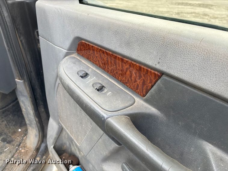 image for item EV3341 2006 Dodge Ram 3500 Quad Cab flatbed pickup truck