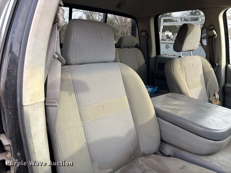 image for item EV3341 2006 Dodge Ram 3500 Quad Cab flatbed pickup truck