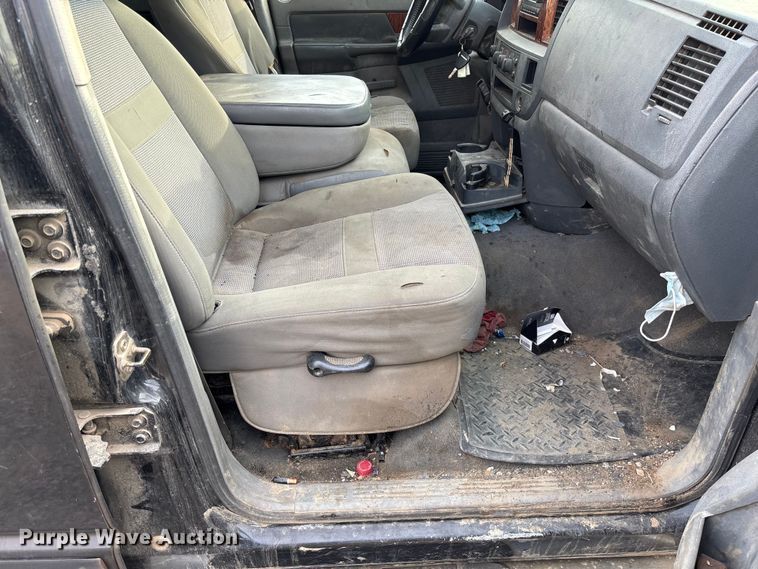 image for item EV3341 2006 Dodge Ram 3500 Quad Cab flatbed pickup truck