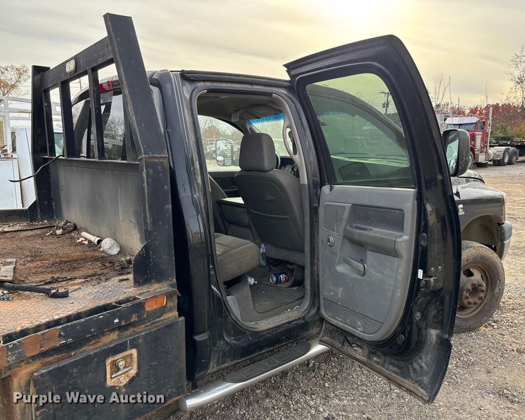 image for item EV3341 2006 Dodge Ram 3500 Quad Cab flatbed pickup truck