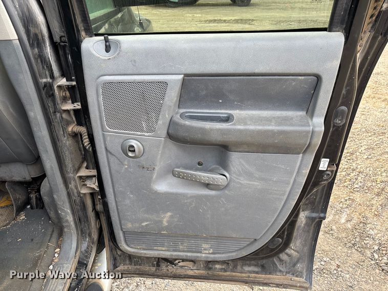 image for item EV3341 2006 Dodge Ram 3500 Quad Cab flatbed pickup truck