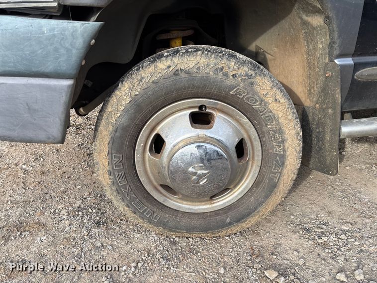 image for item EV3341 2006 Dodge Ram 3500 Quad Cab flatbed pickup truck