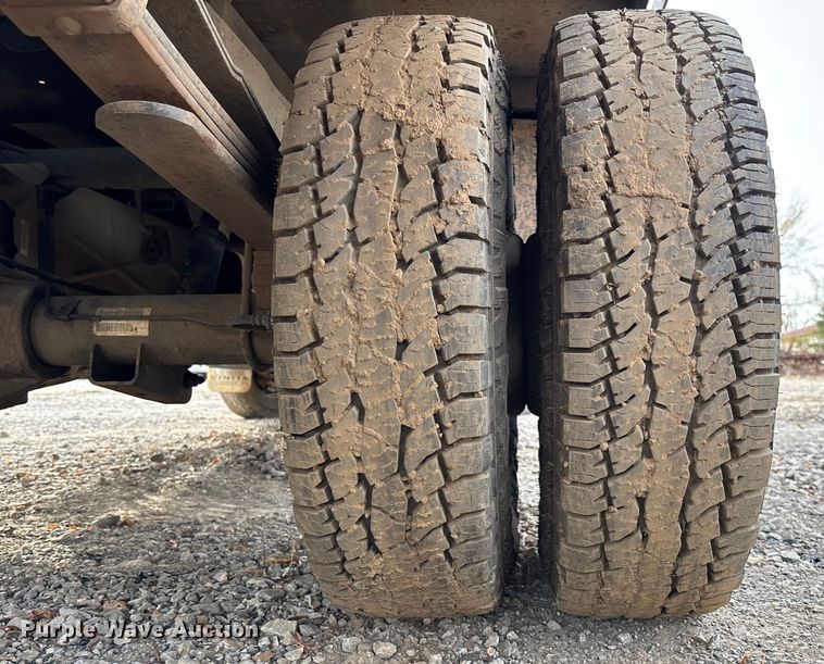 image for item EV3341 2006 Dodge Ram 3500 Quad Cab flatbed pickup truck