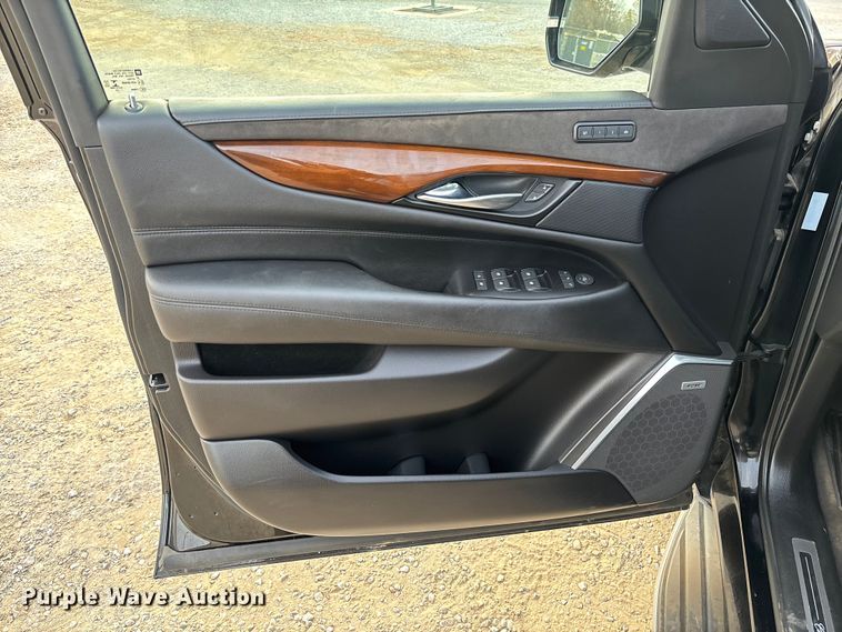 image for item EV3342 2020 Cadillac Escalade ESV SUV