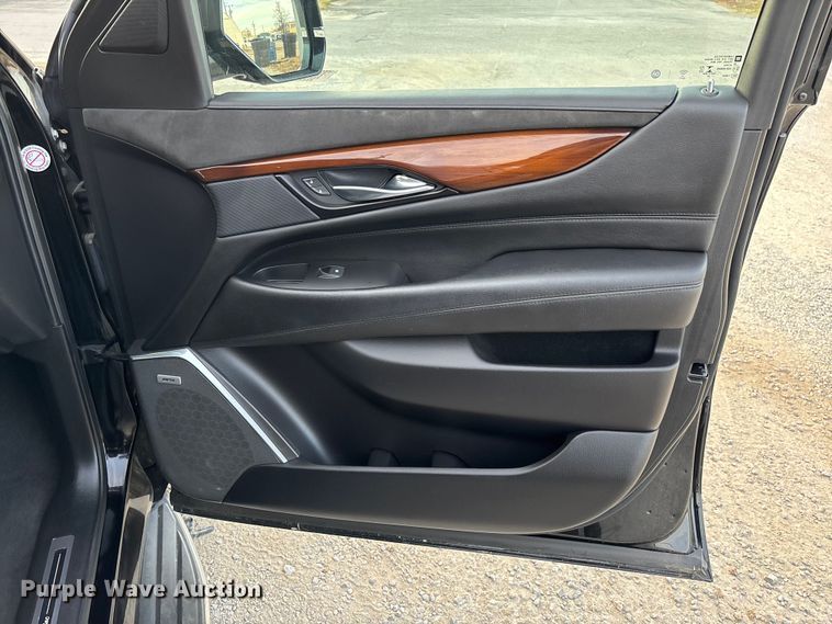 image for item EV3342 2020 Cadillac Escalade ESV SUV