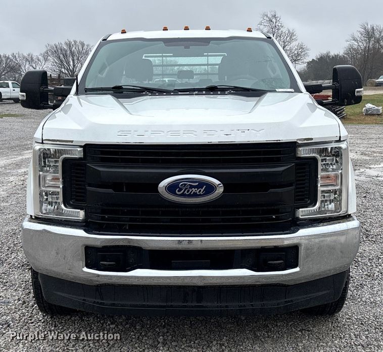 image for item EV3359 2017 Ford F350 Super Duty XL Crew Cab flatbed pickup truck