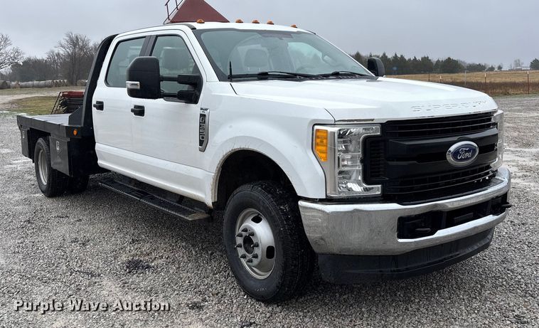 image for item EV3359 2017 Ford F350 Super Duty XL Crew Cab flatbed pickup truck