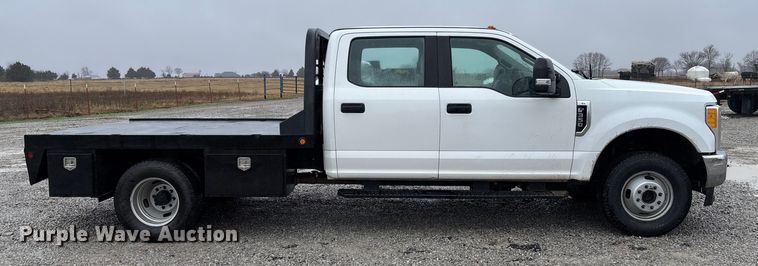 image for item EV3359 2017 Ford F350 Super Duty XL Crew Cab flatbed pickup truck