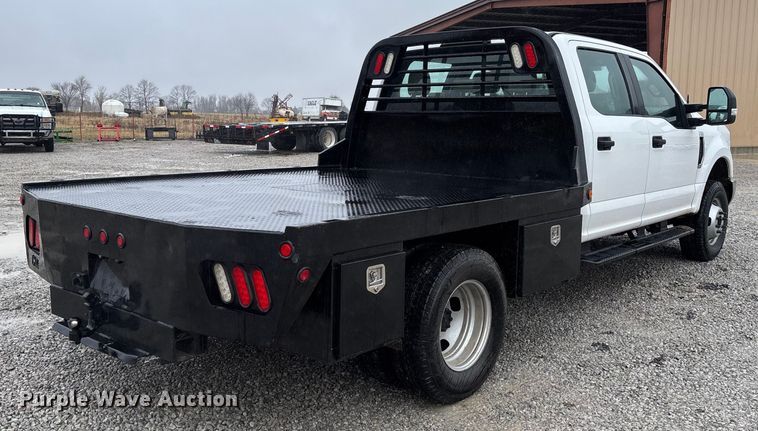 image for item EV3359 2017 Ford F350 Super Duty XL Crew Cab flatbed pickup truck