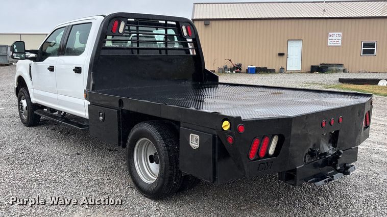 image for item EV3359 2017 Ford F350 Super Duty XL Crew Cab flatbed pickup truck