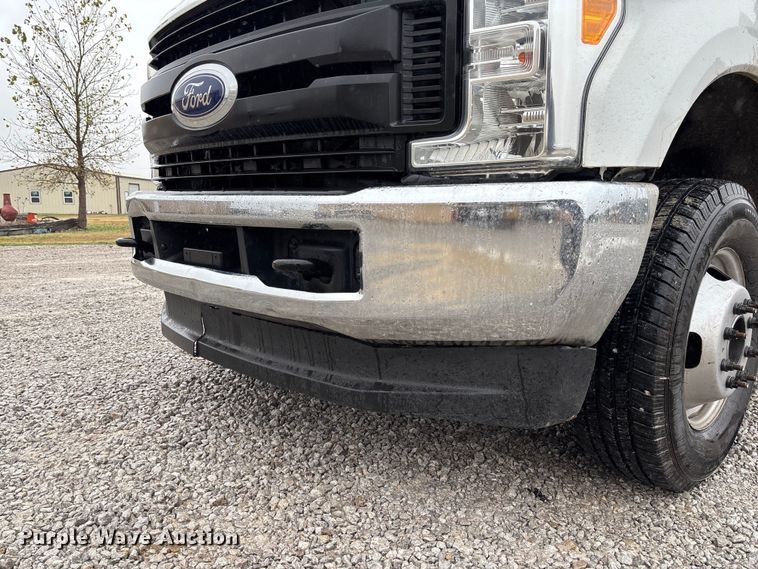 image for item EV3359 2017 Ford F350 Super Duty XL Crew Cab flatbed pickup truck